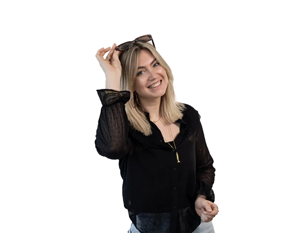 Mathilde op de over ons pagina van Dubbel en Dwars online oplossingen